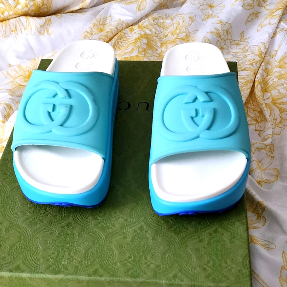 Gucci women interlock sandals size 39